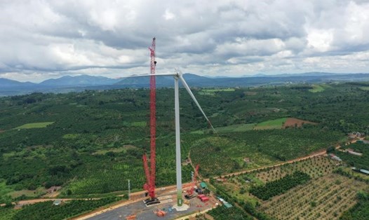 Một dự án điện gió đang trong quá trình hoàn thiện ở Đắk Lắk. Ảnh minh họa: B.T