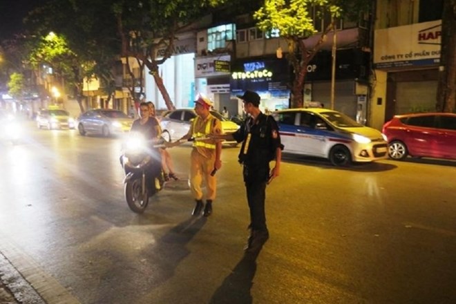 Mức xử phạt hành vi sử dụng đèn pha sai quy định