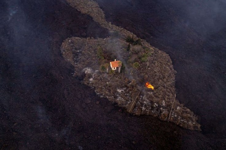 "Ngôi nhà thần kỳ" thoát khỏi dung nham núi lửa Tây Ban Nha