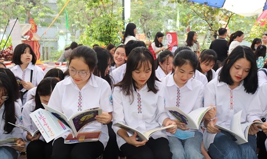Học sinh Nghệ An trong ngày hội đọc sách. Ảnh tư liệu: Quỳnh Trang