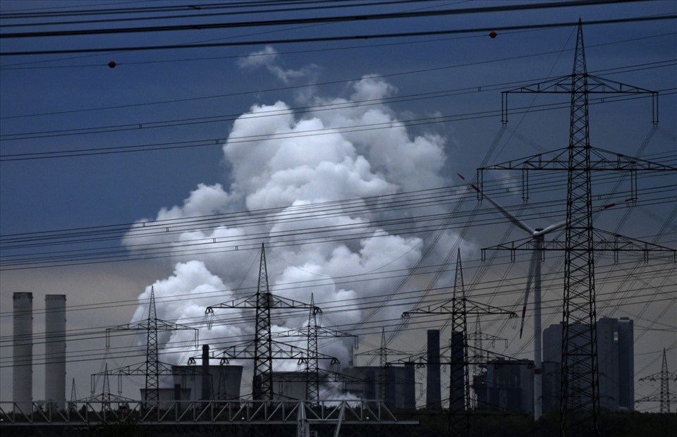 Khói từ một nhà máy điện than ở Đức. Ảnh minh họa. Ảnh: AFP