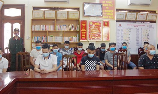 Công an Hà Giang ra quyết định khởi tố nhóm đối tượng tổ chức cá độ bóng đá.