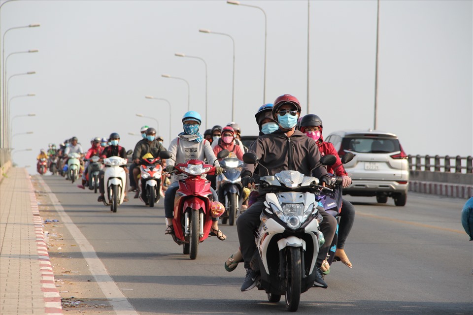Người dân chưa được tự do lưu thông di chuyển ra vào khỏi tỉnh Bình Dương. Ảnh: LĐO