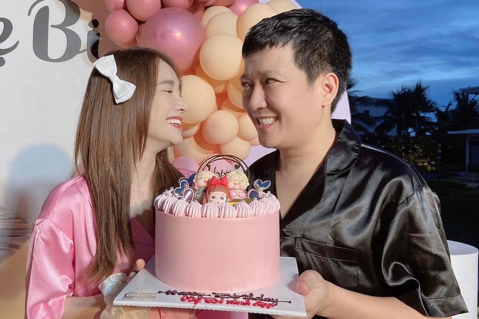 Nhã Phương và Trường Giang mừng 3 năm ngày về 'chung một nhà'. Ảnh: NSCC. Nhã Phương và Trường Giang mừng 3 năm ngày về 'chung một nhà'. Ảnh: NSCC.
