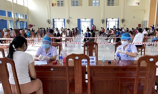 Điểm tiêm vaccine tại Trường Cao đẳng Sư phạm Đông Hà (thành phố Đông Hà, tỉnh Quảng Trị) trong ngày thứ 7 (25.9). Ảnh: XD.