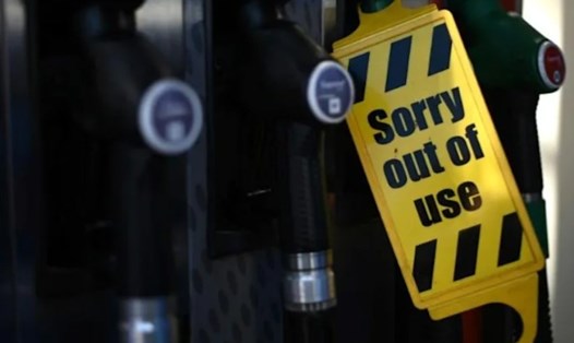 Anh đang đối mặt với tình trạng hàng nghìn trạm xăng dầu cạn kiệt nhiên liệu. Ảnh: AFP