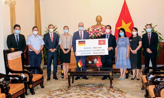 Lễ bàn giao 2,6 triệu liều vaccine AstraZeneca Đức hỗ trợ Việt Nam. Ảnh: ĐSQ Đức