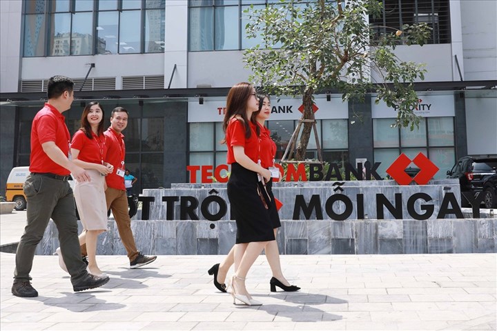 Techcombank dẫn đầu xu hướng thanh toán phi tiền mặt ( https://laodong.vn › Kinh doanh ) 