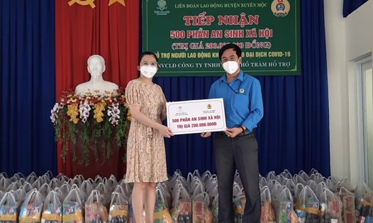 Công ty TNHH Dự án Hồ Tràm ủng hộ 500 túi an sinh Công đoàn