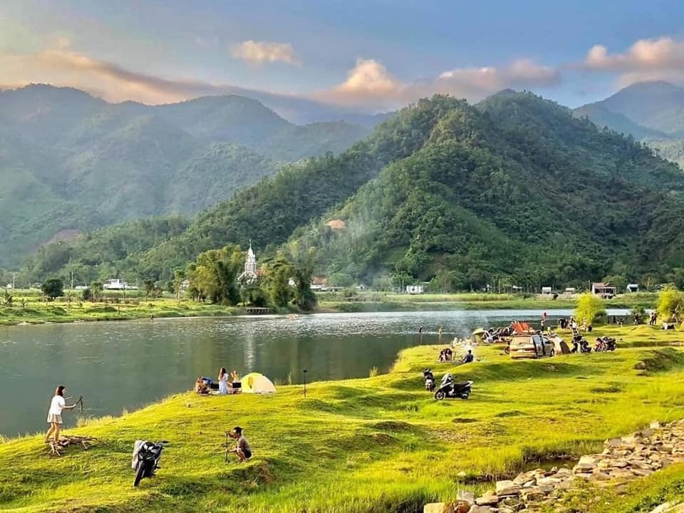 Một điểm dã ngoại ven sông Cu Đê, Đà Nẵng. Ảnh:TC