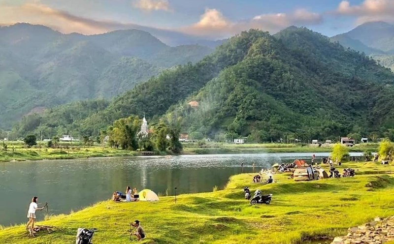 Một điểm dã ngoại ven sông Cu Đê, Đà Nẵng. Ảnh:TC