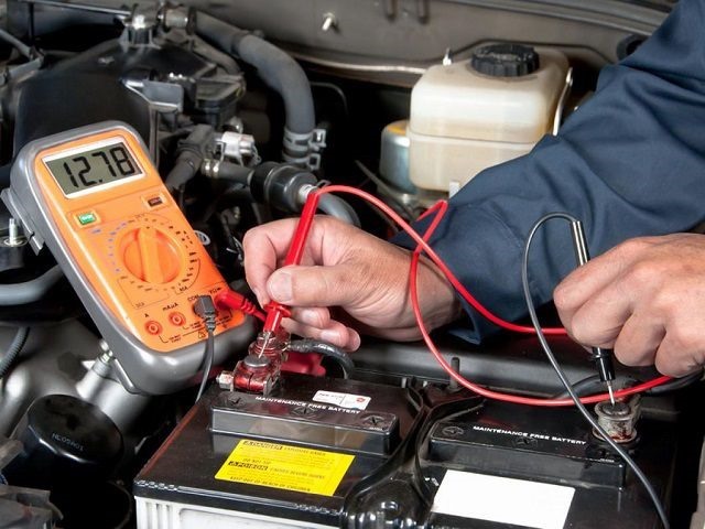 Ắc quy là một trong những thành phần quan trọng nhất của ôtô. Ảnh: SHL