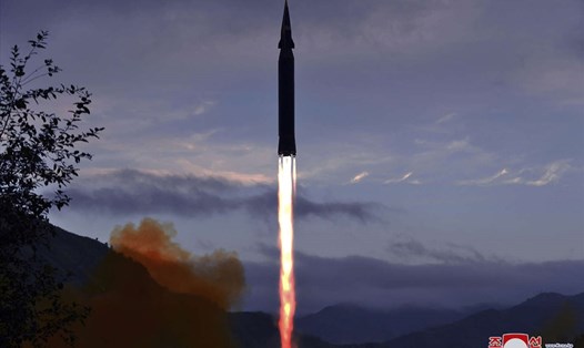 Triều Tiên phóng tên lửa siêu thanh mới từ Toyang-ri, huyện Ryongrim, tỉnh Jagang, ngày 28.9. Ảnh: KCNA