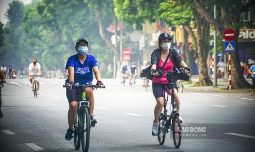 Từ ngày 28.9, người dân Hà Nội được tập thể dục ngoài trời nhưng không tập trung quá 10 người. Ảnh: Tùng Giang