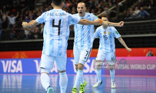 Argentina đánh bại futsal Brazil tỉ số 2-1 ở bán kết để đứng trước cơ hội bảo vệ ngôi vương của mình cách đây 5 năm. Ảnh: Getty