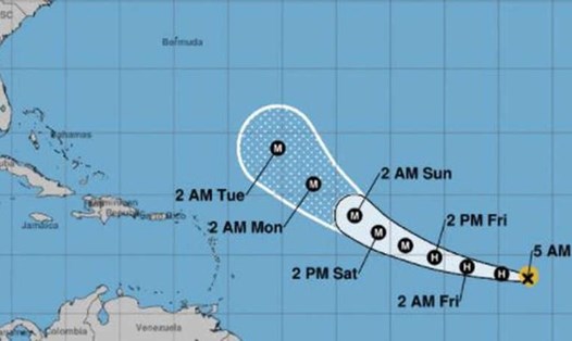 Tin bão mới nhất từ NHC cho biết bão Larry có khả năng mạnh lên cấp 4 vào đêm 5.9. Ảnh: NHC