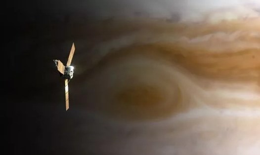 Ảnh minh họa tàu vũ trụ Juno bay gần sao Mộc. Ảnh chụp màn hình