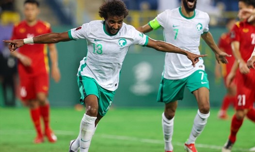 Tuyển Saudi Arabia đã ngược dòng thắng tuyển Việt Nam 3-1 với bước ngoặt từ việc chơi hơn người đầu hiệp 2. Ảnh; SAFF.