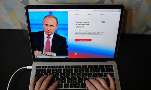 Tổng thống Vladimir Putin không dùng mạng xã hội, nhưng người dân có thể đặt câu hỏi trực tiếp với nhà lãnh đạo Nga qua website moskva-putinu.ru.
