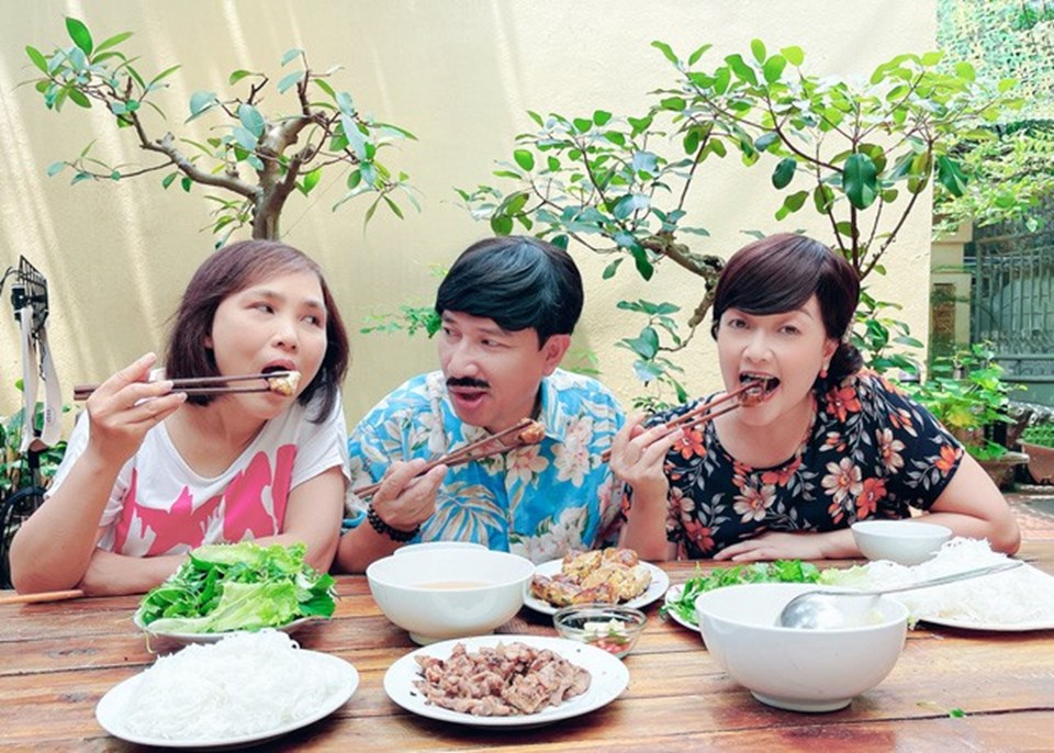 Bộ 3 nhân vật Hoan - Tiến - Vân trong phim "11 tháng 5 ngày". Ảnh: NV. Bộ 3 nhân vật Hoan - Tiến - Vân trong phim "11 tháng 5 ngày". Ảnh: NV.