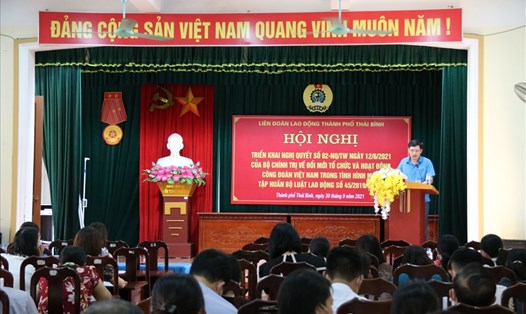 Chủ tịch Liên đoàn Lao động tỉnh Thái Bình phát biểu tại Hội nghi. Ảnh: B.M