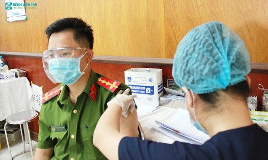 Tiêm vaccine COVID-19 tại Bệnh viện 119. Ảnh: Tường Minh