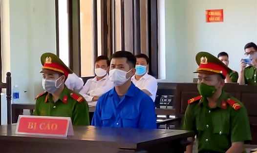 TAND TP. Huế đã tuyên án sơ thẩm 6 năm 8 tháng tù giam đối với Lê Quang Huy Phương vì tội danh "Hiếp dâm", "Cố ý gây thương tích" và "Bắt giữ người trái pháp luật" (ảnh chụp sáng 30.9). Ảnh: P. Đạt.