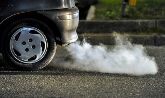 Làm thế nào để giảm lượng khí thải ôtô? Ảnh: AFP