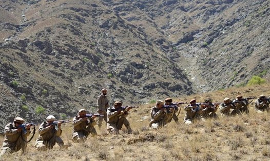 Phong trào kháng chiến Afghanistan và lực lượng chống Taliban tại khu vực Malimah thuộc huyện Dara, tỉnh Panjshir, ngày 2.9. Ảnh: AFP