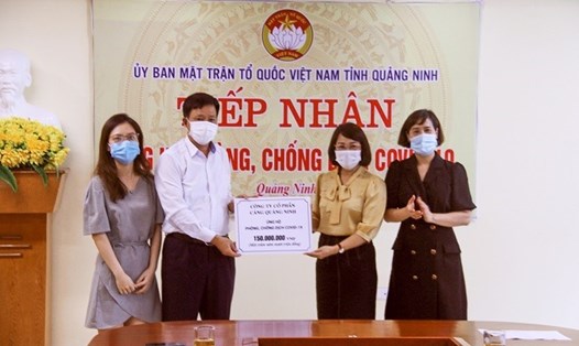 Công ty cổ phần Cảng Quảng Ninh đã ủng hộ 150 triệu đồng vào Quỹ vaccine  phòng COVID-19. Ảnh: CĐHH