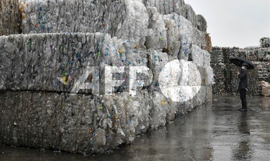 Rác thải nhựa tại một nhà máy tái chế ở Hàn Quốc. Ảnh minh họa. Ảnh: AFP