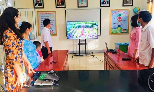 Học sinh Hà Tĩnh dự lễ khai giảng trực tuyến ngày 5.9. Ảnh: Trần Phong