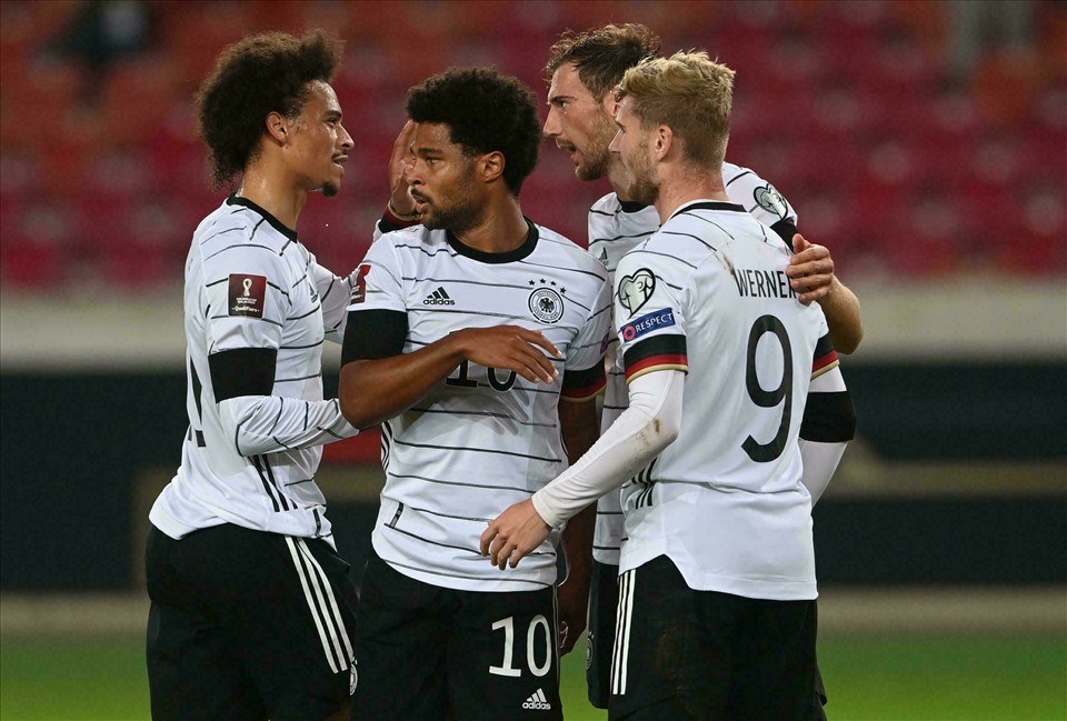 Gnabry bên phía tuyển Đức tỏa sáng với cú đúp chỉ trong 15 phút đầu hiệp một. Ảnh: AFP. Gnabry bên phía tuyển Đức tỏa sáng với cú đúp chỉ trong 15 phút đầu hiệp một. Ảnh: AFP.