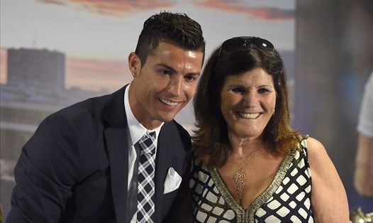 Bà Dolores Aveiro rất quan trọng và có ý nghĩa với cuộc sống của Cristiano Ronaldo. Ảnh: AFP