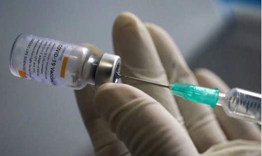 Một lọ vaccine COVID-19 CoronaVac của hãng Sinovac Trung Quốc. Ảnh: AFP