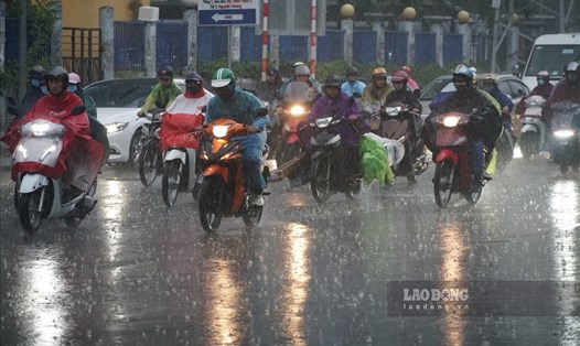Miền Bắc mưa lớn vào sáng sớm và chiều tối. Ảnh minh hoạ: Quang Minh.