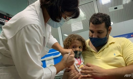 Cuba bắt đầu tiêm chủng cho trẻ em từ 2 tuổi trở lên trong nỗ lực mở cửa trở lại các trường học. Ảnh: AFP