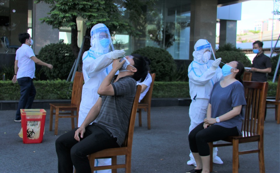 Đà Nẵng tiếp tục tổ chức xét nghiệm SARS-CoV-2 trên toàn thành phố. Ảnh: Thanh Chung