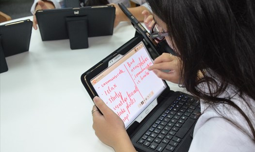 Nhiều học sinh TPHCM thiếu thiết bị thông minh để có thể học trực tuyến. Ảnh: Huyên Nguyễn