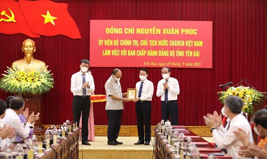 Chủ tịch nước Nguyễn Xuân Phúc làm việc với Ban Chấp hành Đảng bộ tỉnh Yên Bái.