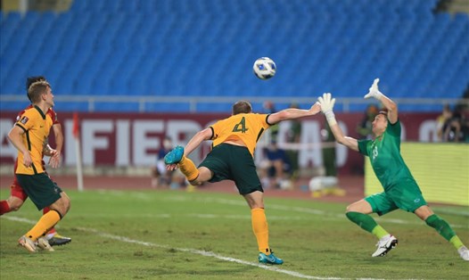 Australia ghi bàn vào lưới tuyển Việt Nam trước khi hiệp 1 khép lại. Ảnh: Hoài Thu