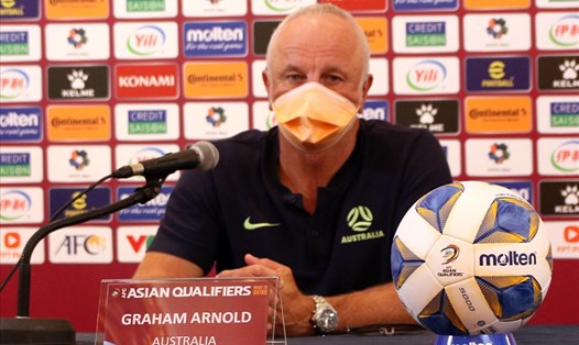Huấn luyện viên Graham Arnold tham dự họp báo sau trận đấu. Ảnh: VFF