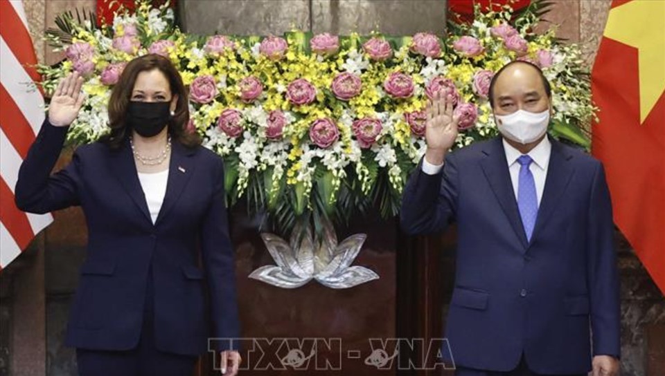 Chủ tịch nước Nguyễn Xuân Phúc tiếp Phó Tổng thống Mỹ Kamala Harris thăm Việt Nam tại Phủ Chủ tịch sáng 25.8. Ảnh: TTXVN