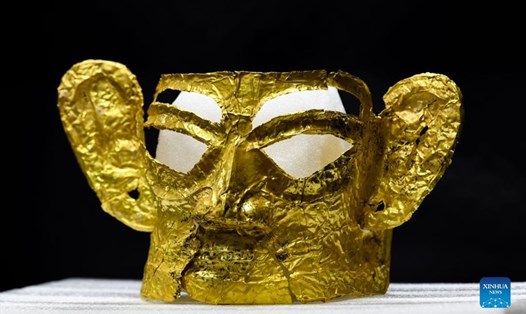 Mặt nạ vàng khai quật ở Tam Tinh Đôi được xem là phát hiện khảo cổ quan trọng nhất của Trung Quốc trong thế kỷ 21. Ảnh: Tân Hoa Xã