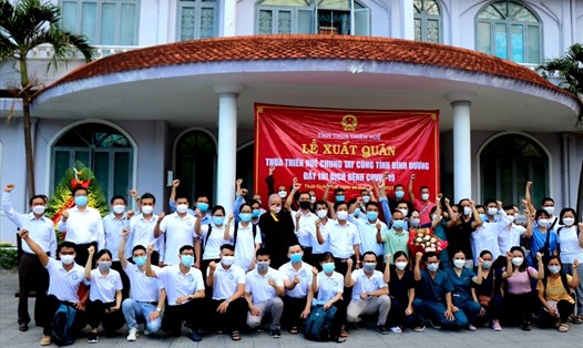 41 cán bộ y tế ở Thừa Thiên Huế lên đường hỗ trợ Bình Dương chống dịch COVID-19. Ảnh: PĐ.