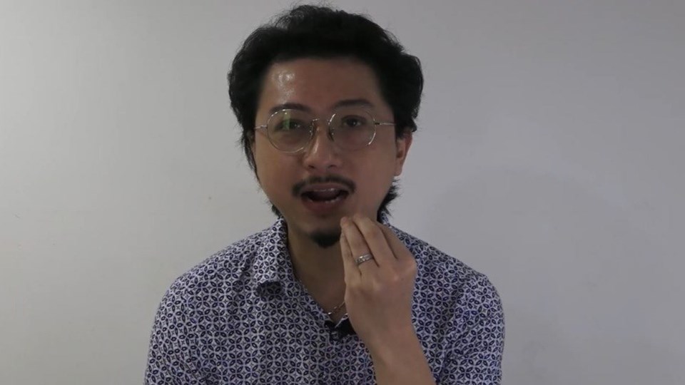 Diễn viên Hứa Minh Đạt tiết lộ từng bị vợ giận 1 tuần vì đóng cảnh hôn bạn diễn nữ. Ảnh: CTCC. Diễn viên Hứa Minh Đạt tiết lộ từng bị vợ giận 1 tuần vì đóng cảnh hôn bạn diễn nữ. Ảnh: CTCC.
