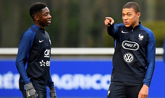 Ousmane Dembele và Kylian Mbappe sẽ đi ngược chiều trong kỳ chuyển nhượng mùa hè 2022? Ảnh: FFF