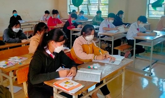 Học sinh THCS tỉnh Bình Phước đến trường học tập trực tiếp trở lại. Ảnh. T.Thành
