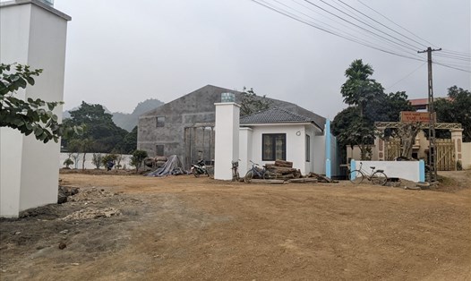 Công trình nhà máy sản xuất nước xây dựng không phép tại huyện Kim Bôi, Hòa Bình. Ảnh: Trần Trọng.