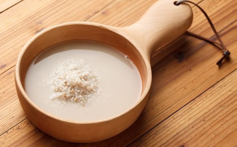 Cách rửa mặt bằng nước vo gạo của người Nhật